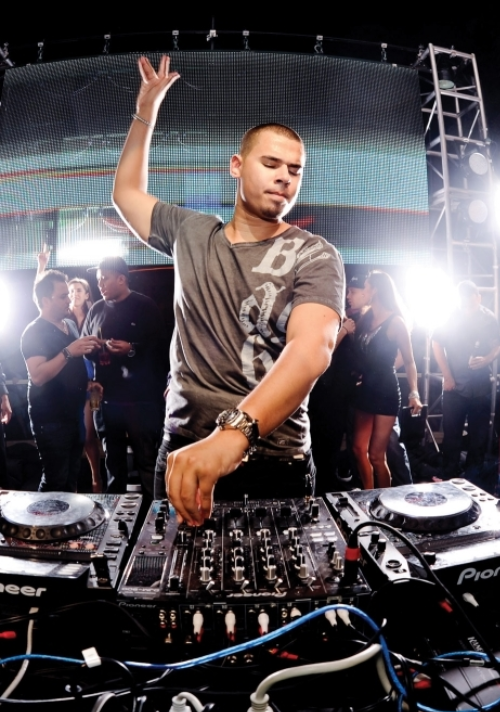 DJ